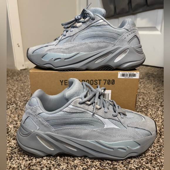 Adidas Yeezy boost 700 V2 ‘Hospital Blue’ Sz 8 men’s like New in box. - Picture 2 of 10